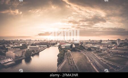 Berlino dall'alto all'alba. Foto Stock