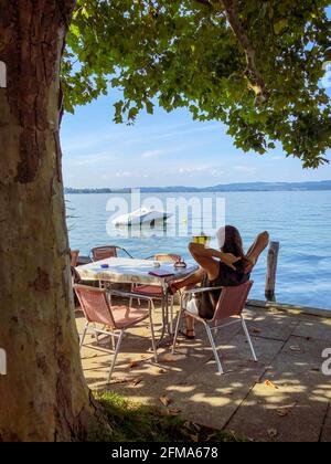 Lago di Costanza, donna, lago, Svizzera, caffè Foto Stock