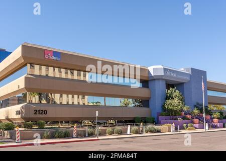 Phoenix, AZ - 20 marzo 2021: ChildHelp dedicato a Linda Papa edificio condiviso con il City of Phoenix Family Advocacy Center Foto Stock