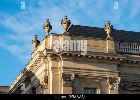 Berlino, Mitte, Unter den Linden, Biblioteca di Stato, facciata con decorazioni sul tetto Foto Stock