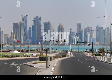 Una vista di Road to Corniche a Doha, Qatar Foto Stock