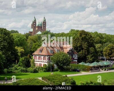 Cattedrale di Speyer, lato est, locanda sulle rive del Reno, Speyer, Patrimonio dell'Umanità dell'UNESCO, Renania-Palatinato, Germania Foto Stock