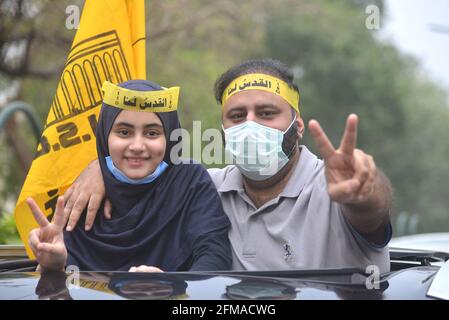 Lahore, Pakistan. 07 maggio 2021. Musulmani sciiti pakistani e attivisti dell'Organizzazione degli studenti dell'Imamia pakistan (ISO), Majlis Wahdat ul Muslimeen Pakistan (MWM), Consiglio di Milli Yakjehti che brucia bandiere israeliane, bandiere americane durante un raduno annuale di al-Quds o il raduno del giorno di Gerusalemme a Lahore. La giornata di Gerusalemme è iniziata dopo la rivoluzione islamica del 1979 in Iran, quando l'Ayatollah Khomeini ha dichiarato l'ultimo venerdì del mese santo musulmano di Ramadan un giorno per dimostrare l'importanza di Gerusalemme per i musulmani. (Foto di Rana Sajid Hussain/Pacific Press/Sipa USA) Credit: Sipa USA/Alamy Live News Foto Stock