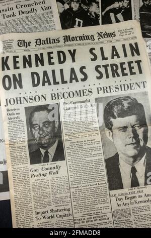 Pagina anteriore del Dallas Morning News (replica copia) il 23 novembre 1963 reporting la notizia dell'assassinio di John F Kennedy il 22 nov. Foto Stock