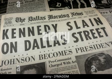 Pagina anteriore del Dallas Morning News (replica copia) il 23 novembre 1963 reporting la notizia dell'assassinio di John F Kennedy il 22 nov. Foto Stock