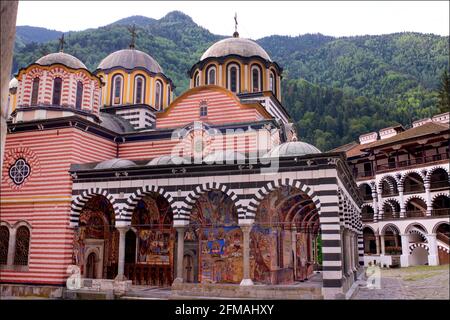 Il principale church, il Monastero di Rila (bulgaro: Рилски манастир, Rilski manastir), noto anche come il Monastero di San Ivan di Rila. Monastero ortodosso orientale, montagne di Rila, Bulgaria Foto Stock