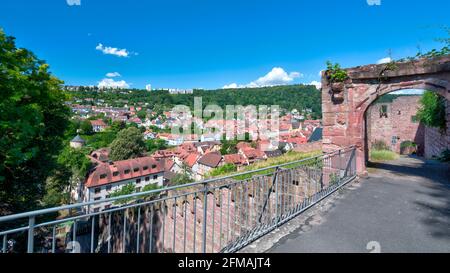 Ingresso al castello, Castello di Wertheim, vista panoramica, Wertheim, Baden-Wuerttemberg, Germania, Europa Foto Stock