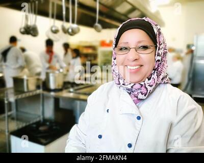 Donna con un background migratorio in qualifica professionale Foto Stock