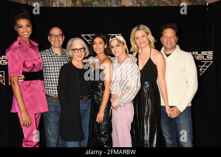 L-R: Ella Balinski, David Auburn, Elizabeth Cantillon, Naomi Scott, Kristen Stewart, Elizabeth Banks, Max Handelman durante la CharleÕs Angels Photo Call, tenutasi al Whitby Hotel a New York City, giovedì 7 novembre 2019. Foto di Jennifer Graylock-Graylock.com 917-519-7666 Foto Stock