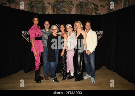 L-R: Ella Balinski, David Auburn, Elizabeth Cantillon, Naomi Scott, Kristen Stewart, Elizabeth Banks, Max Handelman durante la CharleÕs Angels Photo Call, tenutasi al Whitby Hotel a New York City, giovedì 7 novembre 2019. Foto di Jennifer Graylock-Graylock.com 917-519-7666 Foto Stock