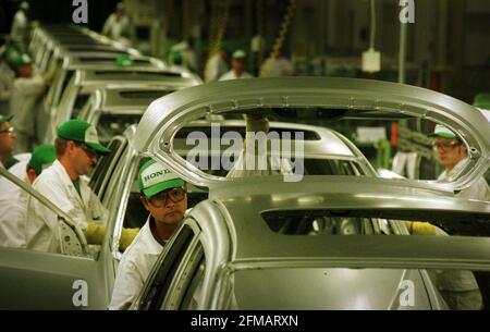 La linea di assemblaggio della nuova linea di produzione Honda Civic 2001 settembre presso il nuovo stabilimento di Swindon. Foto Stock