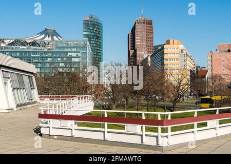 Berlino, grattacieli su Potsdamer Platz, vista dalla Philharmonie Foto Stock