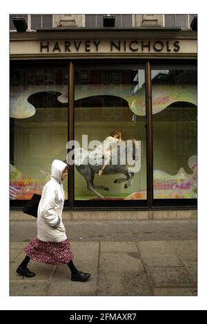 Harvey Nichols a Londonpic David Sandison 15/4/2005 Foto Stock