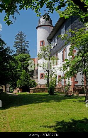 Amthof, Salmünster Huttenschloss, costruito nel 1562 da Ludwig von Hutten, in stile neo-gotico, Bad Soden-Salmünster, distretto di Salmünster, Assia, Germania Foto Stock