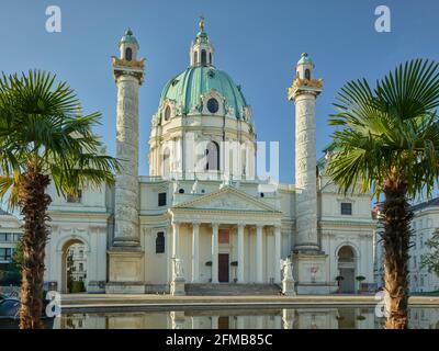 Karlskirche, palme, Karlsplatz, 4 ° distretto Wieden, Vienna, Austria Foto Stock