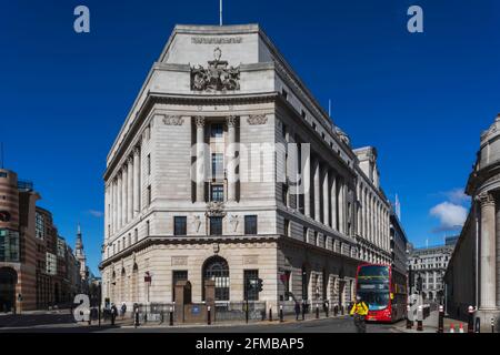 Inghilterra, Londra, City of London, NatWest Bank Building all'angolo tra Princes Street e Poultry Foto Stock