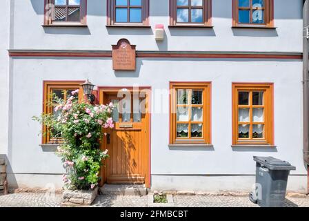 Casa facciata, porta anteriore, ingresso casa, finestra, città vecchia, Estate, Erfurt, Turingia, Germania, Europa Foto Stock