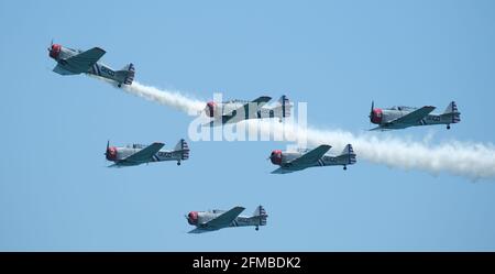 Fort Lauderdale, Stati Uniti. 07 maggio 2021. Il team Geico Skytypers si esibisce durante una prova finale di abbigliamento al ft Lauderdale Air Show di ft Lauderdale, Florida, venerdì 7 maggio 2021. Foto di Gary i Rothstein/UPI Credit: UPI/Alamy Live News Foto Stock