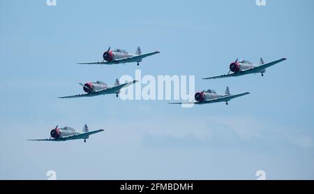 Fort Lauderdale, Stati Uniti. 07 maggio 2021. Il team Geico Skytypers si esibisce durante una prova finale di abbigliamento al ft Lauderdale Air Show di ft Lauderdale, Florida, venerdì 7 maggio 2021. Foto di Gary i Rothstein/UPI Credit: UPI/Alamy Live News Foto Stock