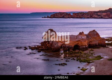 Sunset Praia da Rocha, Distretto di Portimao, Portogallo, Europa Foto Stock