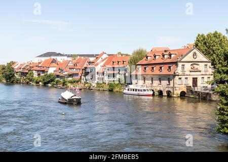 Vista delle case a graticcio nella 'piccola Venezia' sul Regnitz a Bamberga in Baviera / alta Franconia Foto Stock