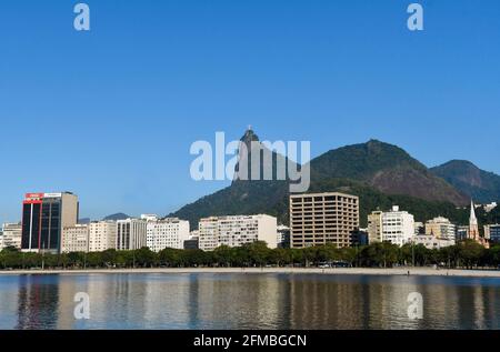 Rio de Janeiro, Brasile, 5 maggio 2021. Vista sulla spiaggia di Botafogo a sud della città di Rio de Janeiro. Foto Stock