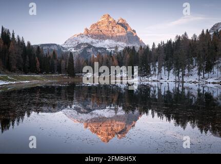 Lago di Antorno nelle Dolomiti. Foto Stock