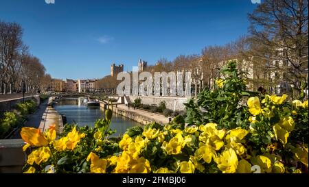 Canal de la Robine a Narbonne in primavera. Patrimonio dell'umanità dell'UNESCO. Foto Stock