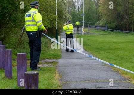 Harold Hill Romford, Regno Unito. 8 maggio 2020. Doppio pugnale con un presunto omicidio a Harold Hill a pochi metri di distanza dall'omicidio di Jodie Chesney. Una persona è stata arrestata per omicidio (questa è la scena del secondo presunto pugnalato). Credit: Ian Davidson/Alamy Live News Foto Stock