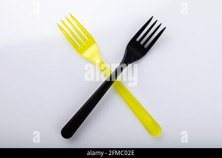 Posate in plastica, forchetta colorata, adatte per viaggi Foto Stock