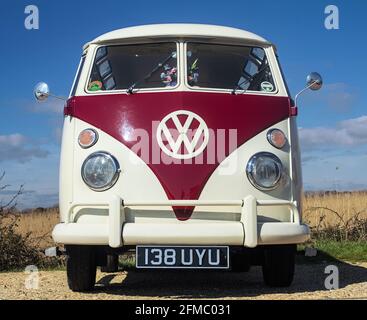 Fronte DI UN Volkswagen 1960, Volkswagon, VW, tipo 1 21 Window Transporter, microbus, Campervan, Kombi con parabrezza diviso Foto Stock