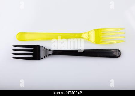 Posate in plastica, forchetta colorata, adatte per viaggi Foto Stock