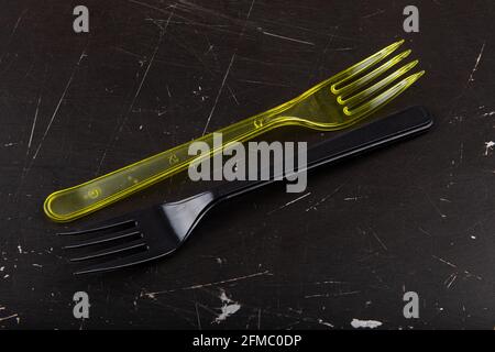 Posate in plastica, forchetta colorata, adatte per viaggi Foto Stock