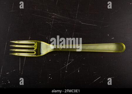 Posate in plastica, forchetta colorata, adatte per viaggi Foto Stock