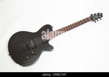 Godin Performance Series LG-P90 chitarra elettrica, Seymour Duncan pickup, Schaller bridge, sfondo bianco, ritaglio. Foto Stock