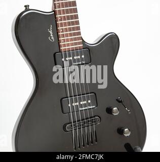 Godin Performance Series LG-P90 chitarra elettrica, Seymour Duncan pickup, Schaller bridge, sfondo bianco, ritaglio. Foto Stock