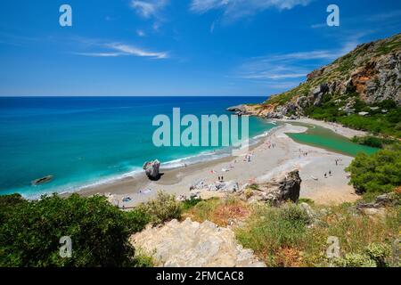 Vista della spiaggia di Preveli sull'isola di Creta in Grecia Foto Stock