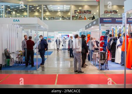 Mosca, Russia - 14 aprile 2021 : stand espositivi di diverse aziende al crocus expo di Mosca Foto Stock
