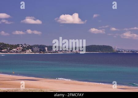 Kirra Beach guarda verso Currumbin & Burleigh Heads, Australia Foto Stock