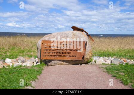 SAN PIETROBURGO, RUSSIA - 26 MAGGIO 2017: Monumento nel luogo della morte dell'assalto di Peterhof 05.10.1941 Foto Stock