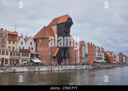 Storico porto medievale gru Zuraw in Gdansk Polonia Foto Stock