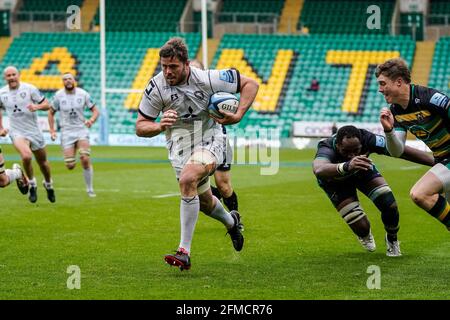 8 maggio 2021; Franklin Gardens, Northampton, East Midlands, Inghilterra; Premiership Rugby Union, Northampton Saints contro Gloucester; ed Slater di Gloucester corre per la linea Try Foto Stock