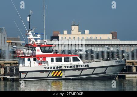 Offshore eolico fornitura di energia barca Lowestoft Suffolk UK Foto Stock