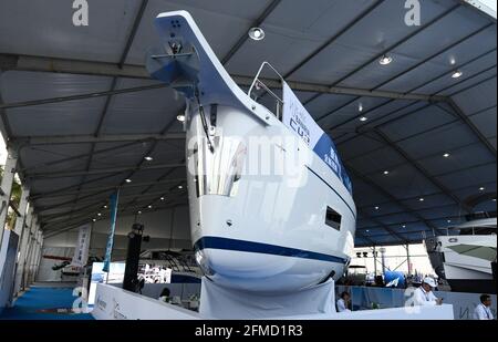 Haikou. 7 maggio 2021. Foto scattata il 7 maggio 2021 mostra uno yacht in mostra durante la prima China International Consumer Products Expo a Haikou, capitale della provincia di Hainan, nella Cina meridionale. Credit: Yang Guanyu/Xinhua/Alamy Live News Foto Stock