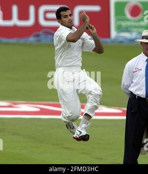 SECONDA PROVA INGHILTERRA V INDIA A TRENT BRIDGE 10/8/2002 ZAHEER KHAN IMMAGINE DAVID ASHDOWN. TEST CRICKET TRENT BRIDGE TEST CRICKET TRENT BRIDGE Foto Stock