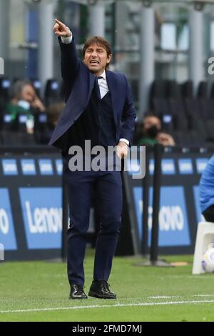 Milano, 8 maggio 2021. Antonio Conte Capo allenatore Internazionale reagisce durante la serie A a a Giuseppe Meazza, Milano. L'immagine di credito dovrebbe essere: Jonathan Moscop / Sportimage Foto Stock