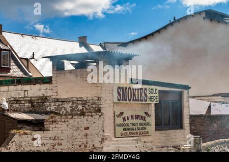 ARBROATH ANGUS SCOTLAND SEGNO PER SPINK ARBROATH PESCE SMOKIES VENDUTO QUI CON IL FUMO CHE SI VERSA DAL CAMINO Foto Stock