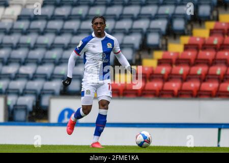 Blackburn, Regno Unito. 8 maggio 2021. Amari'i Bell n° 17 di Blackburn Rovers corre con la palla a Blackburn, Regno Unito, il 5/8/2021. (Foto di Simon Whitehead/News Images/Sipa USA) Credit: Sipa USA/Alamy Live News Foto Stock