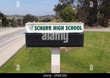 Una veduta aerea del cartello della Scuola superiore di Schurr, giovedì 14 aprile 2021, a Montebello, Calif. Foto Stock