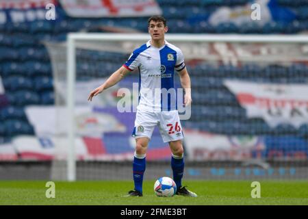 Blackburn, Regno Unito. 8 maggio 2021. Darragh Lenihan n° 26 di Blackburn Rovers con la palla a Blackburn, Regno Unito, il 5/8/2021. (Foto di Simon Whitehead/News Images/Sipa USA) Credit: Sipa USA/Alamy Live News Foto Stock